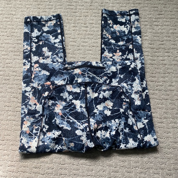 Fast & Free legging 19” crop with pockets size 6 - Picture 3 of 5